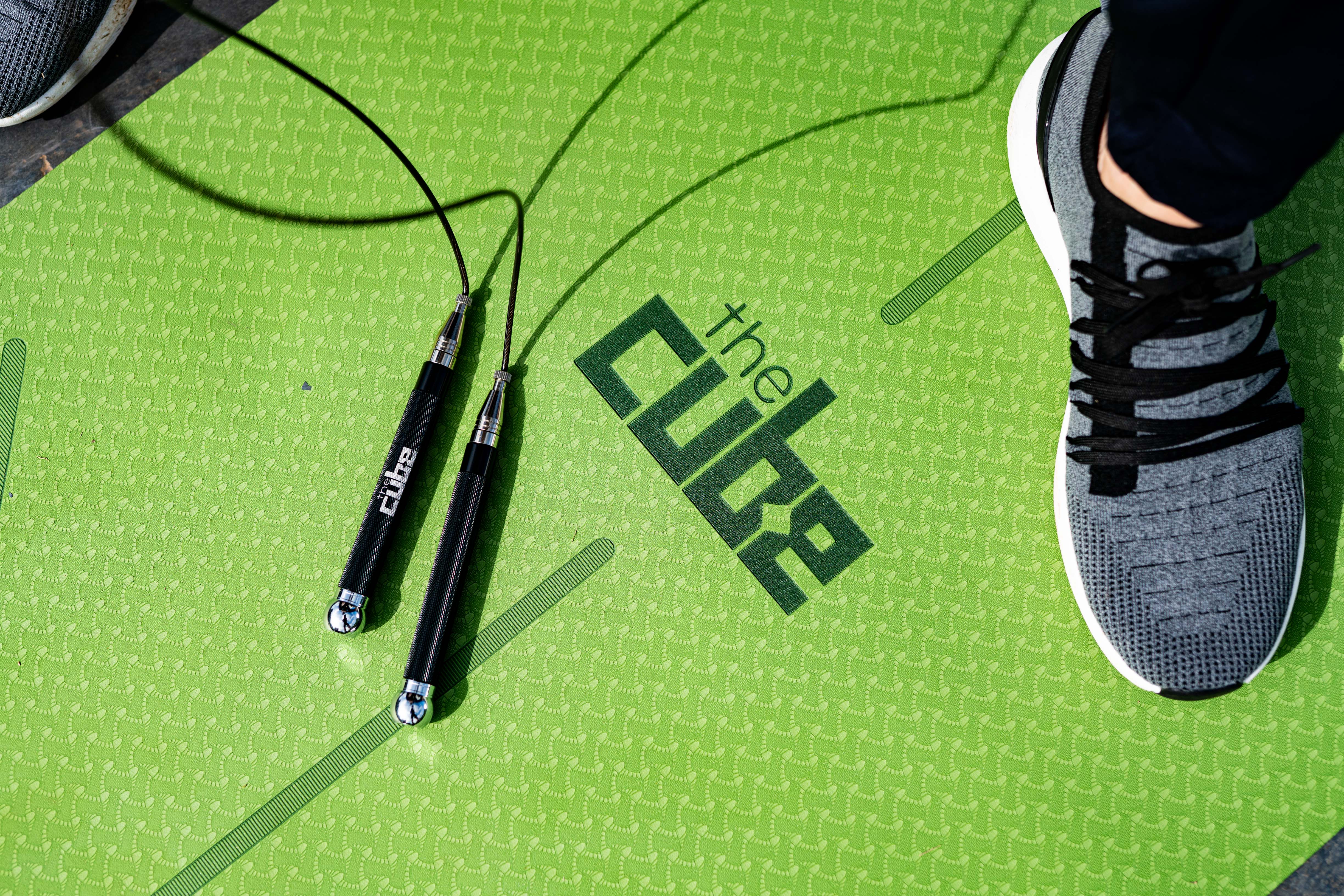 What are the benefits of skipping a rope?